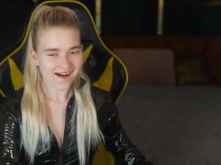 AvaKiss