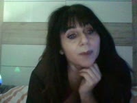 Je suis petite brune  avec des formes aux yeux bleues, je suis attirante, pulpeuse et sexy. N’hésitez pas à prendre rendez-vous avec moi par message si je suis en hors ligne je me ferai un plaisir de vous répondre et de passer un moment coquin en privé ou en vip