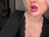 Ik ben hier om te geven wat je nodig hebt - met een lichaam dat smeekt om aangeraakt worden en een verbeelding die geen grenzen kent. Kom spelen en ontdek hoe ver we kunnen gaan...