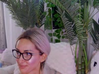 I am a hot and sensual model always in the moo to have fun with you on cam