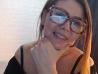 I am a mature woman who loves to be naughty. Do you wanna get naughty together?
