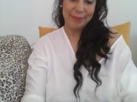 Brune pétillante qui aime la vie et ses plaisirs. la bonne humeur est mon moteur dans la vie . la séduction et les bons moments mon carburant. alors Messieurs, à vos clavier!