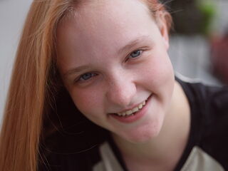 beautiful webcamgirl BloomWin