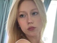 naughty camgirl masturbating with dildo CeciliaWhithrock