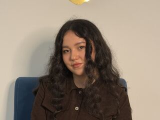 camslut fingering shaved pussy AileenSibeto