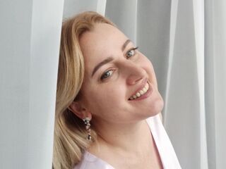 nude webcamgirl AlexaDeneuve