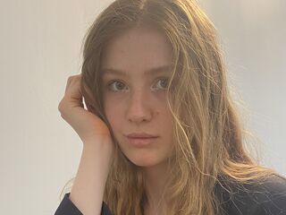 camgirl playing with vibrator AuraTyce