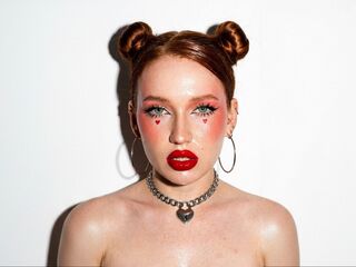 girl shaving pussy BellaMesmer