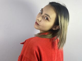 hot cam girl masturbating with dildo BellaWaves