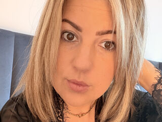 livesex BelleWarick