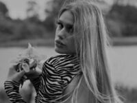 adult web cam CharisseBuonomo