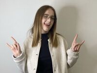 camgirl playing with dildo DorothaHiles