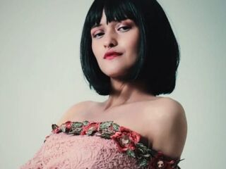 topless EvyThompson