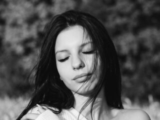 naughty cam girl fingering shaved pussy JanettaVanhove