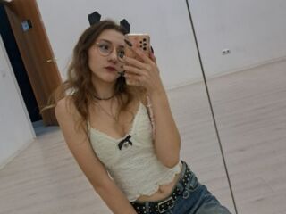cam girl masturbating with vibrator KarryLagerstedt