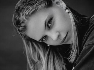 naked cam girl fingering pussy LilithTinshemet