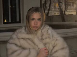 fingering camslut LilliaFowler