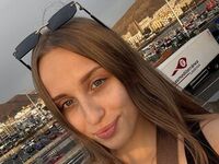 camgirl fingering shaved pussy LunaDarkwood