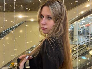 topless webcamgirl LydaCentorino