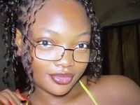 cam girl playing with vibrator MakyDina