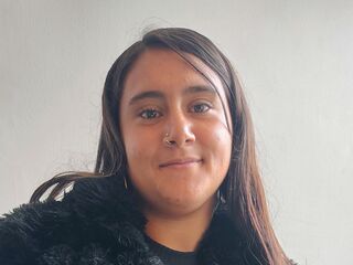 camwhore fingering shaved pussy MarianDiore