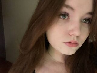 naughty camgirl fingering shaved pussy MarisPandola