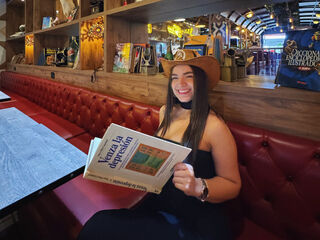 girl fingering shaved pussy MelanyCol