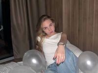 camgirl playing with vibrator MiyokoShimsky