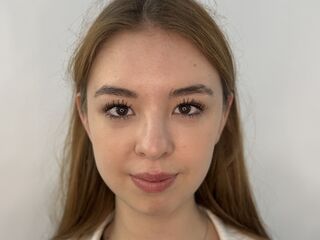 hot cam girl fingering shaved pussy PaulettaRerucha
