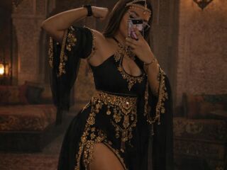 girl fingering shaved pussy PerlaZoey