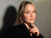 camwhore masturbating with dildo SallySavage