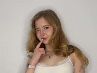 naked webcam girl SheridanHourani